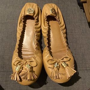 Size 9 - Tory Burch tasseled flats w/gold hardware